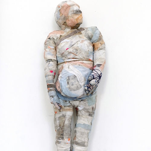 heavyburdenfront2026sculptuurvanoudelakensenstijfsel80x23x22cm klmg 2622kopiren